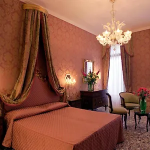Casa Pisani Canal Venice
